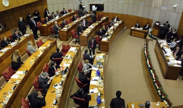 Creación de cargos en el Congreso eleva gasto estatal