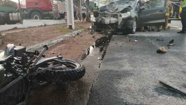 Motociclista muere al chocar frontalmente por un auto en Ñemby