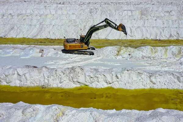 Bolivia busca la industrialización de litio en siete de sus salares y lanza convocatoria - Tecnología - ABC Color