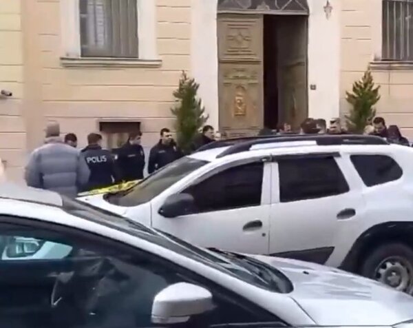 Al menos un muerto tras ataque en iglesia italiana en Estambul