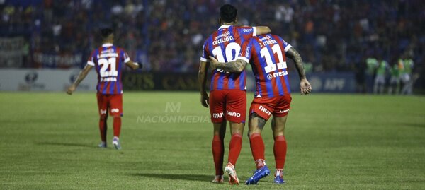 Versus / Sin cambios: Bernay convoca a los mismos jugadores de la fecha pasada para medir a 2 de Mayo