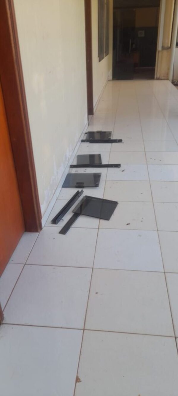 Vandalismo en Tribunal Electoral de Concepción provoca daños materiales.