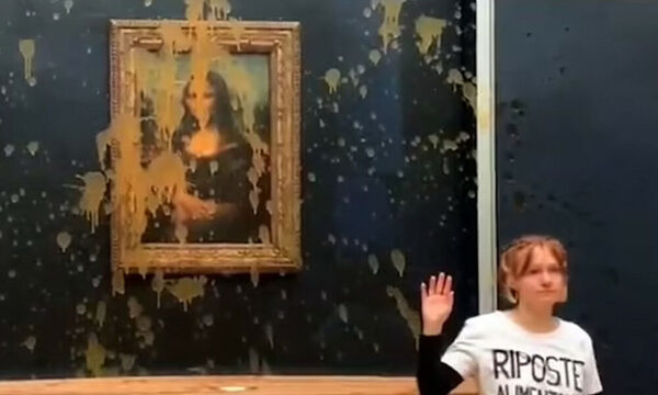 Arrojaron sopa a la Monalisa en el Louvre
