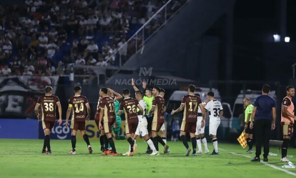 Lo reclamó todo Nacional: Así fue la jugada del gol anulado a la “Academia” ante Olimpia