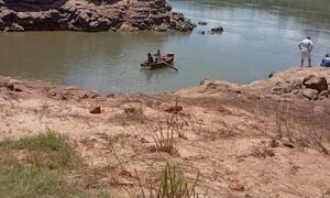 Niña desaparece en aguas del río Paraná