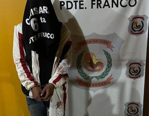 Violento agredió a su pareja y a policía en Franco