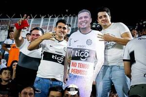 A la hora de alentar, ¡todo vale!: llevaron al amigo “sin permiso” para ver a Olimpia