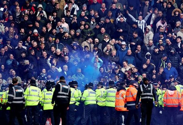 Interrumpido un partido de Copa de Inglaterra por incidentes en las gradas