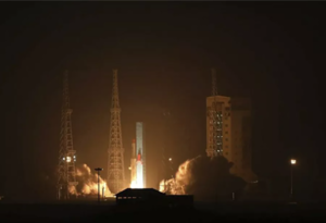 Irán pone en órbita tres satélites simultáneamente