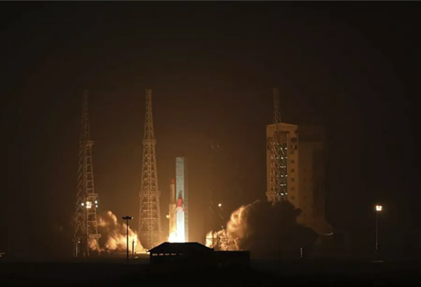 Irán pone en órbita tres satélites simultáneamente