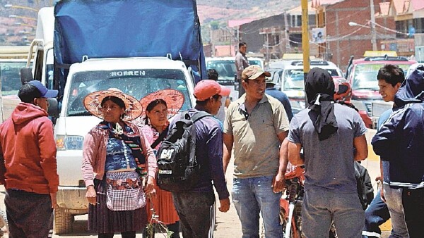 Seguidores de Evo mantienen 22 puntos de bloqueo en Bolivia