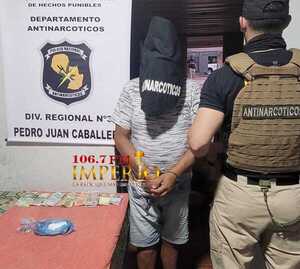 Antinarcóticos detiene a un hombre por microtráfico en el barrio Bernardino Caballero - Radio Imperio 106.7 FM