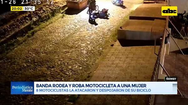 Video: banda rodea y roba motocicleta a una mujer - Periodísticamente - ABC Color