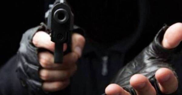 La Nación / Asaltan y roban G. 50 millones a una mujer