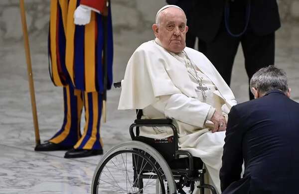 Papa Francisco dice que bendición de parejas homosexuales “quiere incluir, no dividir” - Mundo - ABC Color