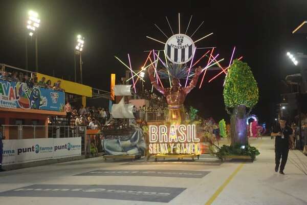 Carnaval encarnaceno: multitudinario evento que dinamiza el turismo en la región - Cultura - ABC Color