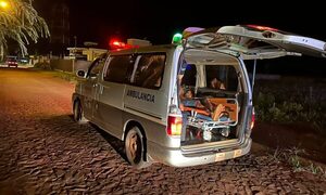 Motociclista cae al atropellar lomada