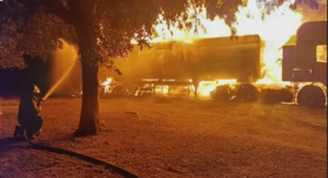 Ardió en llamas camión cisterna cargado de combustible - ADN Digital