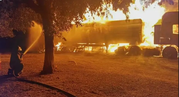 Ardió en llamas camión cisterna cargado de combustible - ADN Digital