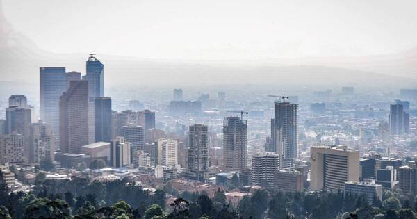 La Nación / Voraces incendios acechan a Bogotá