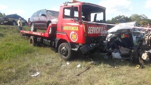 Adolescente muere al estrellarse un auto contra una grúa en Coronel Oviedo