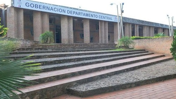 Central queda fuera de la gestión del almuerzo escolar y gobernador sospecha un "golpe político" - Noticias Paraguay
