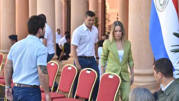 Santiago Peña se ausenta en reunión con autopartistas por problemas de salud