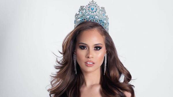 Miss llorando he'i: "Yo estoy trabajando y todos se están divirtiendo"