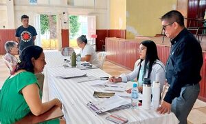 Adultos mayores pueden retirar tarjetas en Correo de Franco