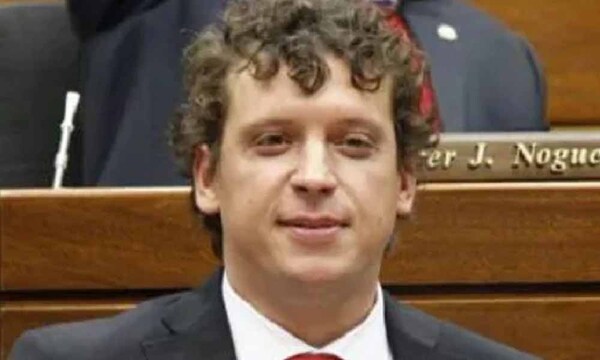 Aferrados a sus sueldazos, jefes y directores quedan como asistentes – Prensa 5