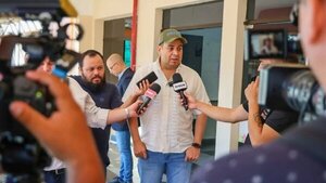 Alimentación escolar: Gobernador critica discriminación a Central y apunta a golpe político
