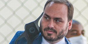 Allanan la casa del hijo de Bolsonaro en una operación sobre espionaje ilegal