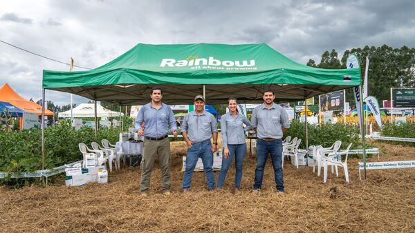 Rainbow presentó sus innovaciones para combatir la fuerte presión de plagas y malezas
