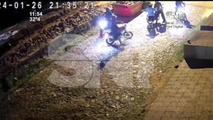 Asaltada por una pandilla de motochorros - SNT