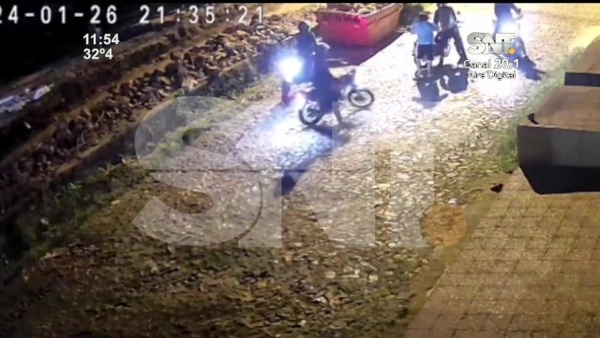 Asaltada por una pandilla de motochorros - SNT
