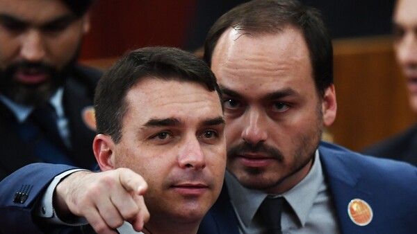 Hijo de Bolsonaro es blanco de operación policial por espionaje ilegal