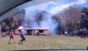 INCENDIO TRAGEDIA DESTRUYE HOGAR EN COL. TORIN