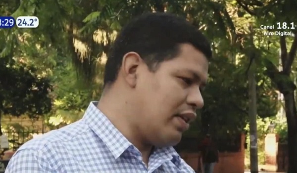 Joven paraguayo busca fondos para tratamiento en España