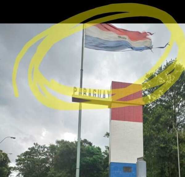 Piden cambiar bandera del Hito de las 3 Fronteras de Franco