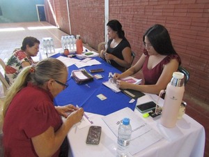San Juan del Paraná entrega tarjetas a beneficiarios del programa de tercera edad