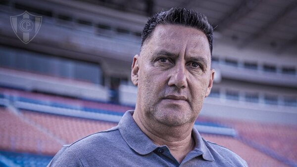 Fútbol femenino: Gustavo Sotelo asume la dirección azulgrana