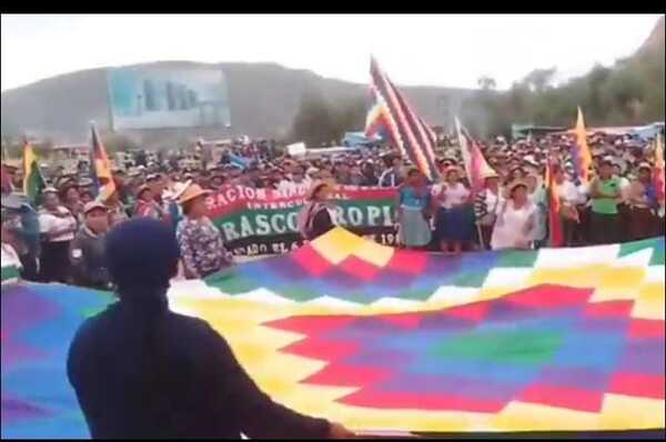 Bolivia: los partidarios de Evo Morales mantienen cerradas 25 carreteras y exigen la renuncia de jueces - ADN Digital