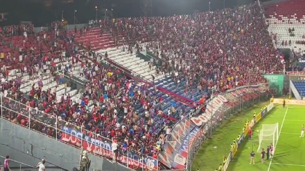[VIDEO] Frenaron partido de Cerro Porteño y 2 de Mayo por pelea entre barras bravas del “Ciclón”