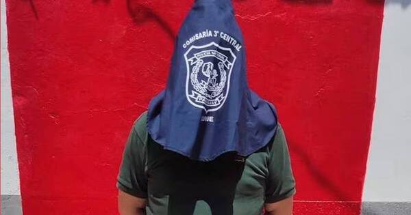 La Nación / Detienen al coordinador de servicios de la previsional