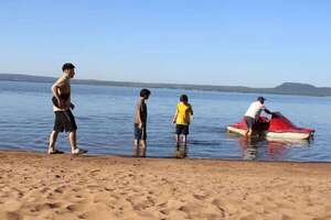 Afirman que “las aguas del lago Ypacaraí son como de inodoro” y no son aptas para el baño - Nacionales - ABC Color