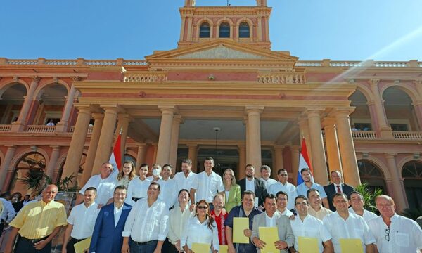 Gobierno excluye a intendentes y proyecta entregar dinero para almuerzo escolar solo a gobernadores – Diario TNPRESS