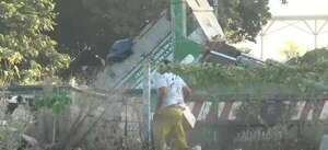 Olor nauseabundo por “minivertedero” frente al Banco San Miguel  - Nacionales - ABC Color