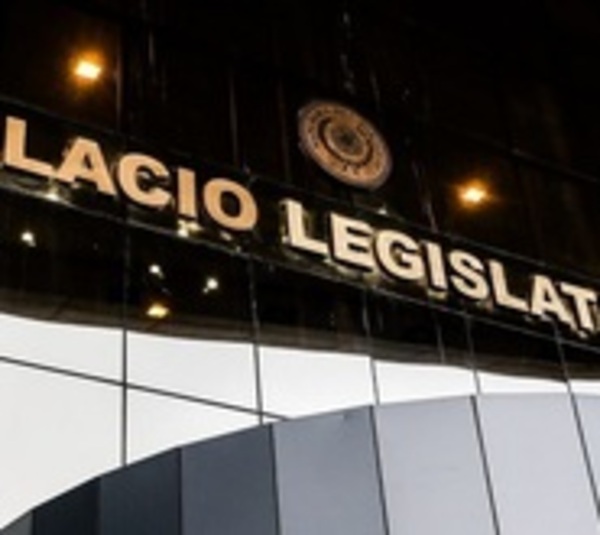Diputados paga G. 12 millones a funcionaria por enviar correos - Paraguay.com