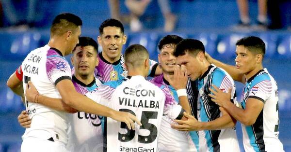 La Nación / Libertad sufre para triunfar