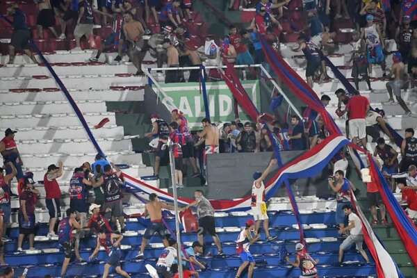 Cerro Porteño: Policía promete identificar a responsables de disturbios y pide cambiar sistema de sanciones - Policiales - ABC Color